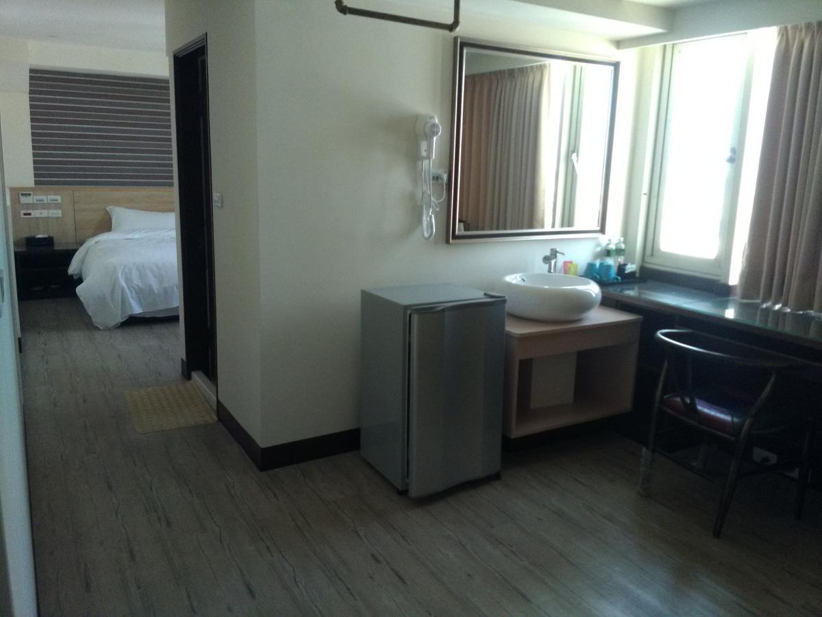 Dengfeng Milan Business Hotel Huwei Bagian luar foto
